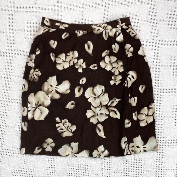 Chocolate brown skirt with tan Hibiscus flowers - 8 🌸 - Picture 1 of 1